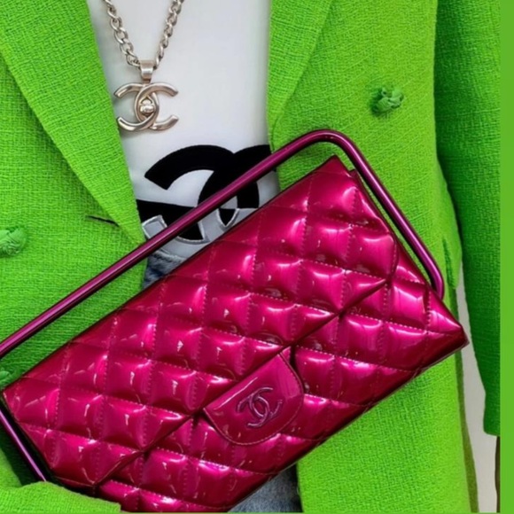 CHANEL RARE CLUTCH - Picture 1 of 15